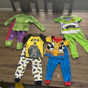 4 sets of character pajamas